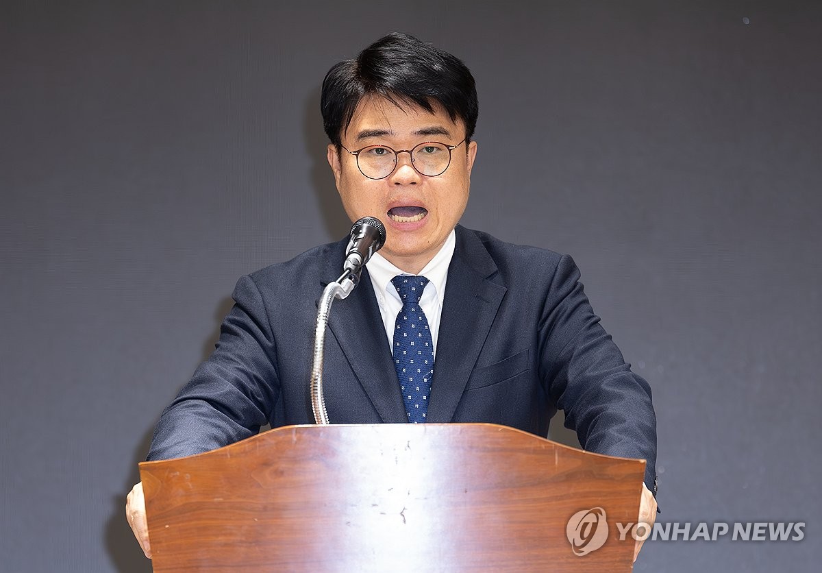 Lim Hyun-taek, the newly elected leader of the Korean Medical Association (KMA), gives remarks at the KMA office in Seoul on March 26, 2024. (Yonhap)