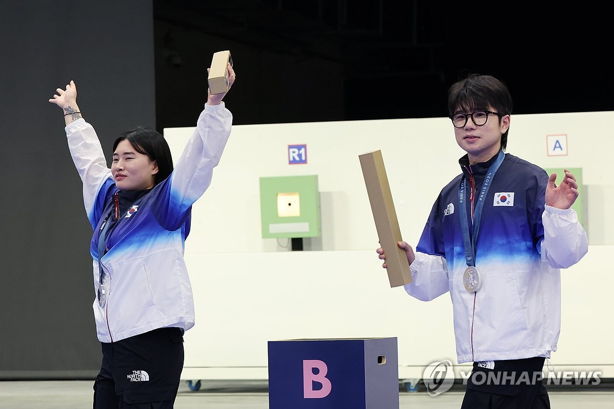 한국에 첫 메달 안겨준 사격 금지현과 박하준