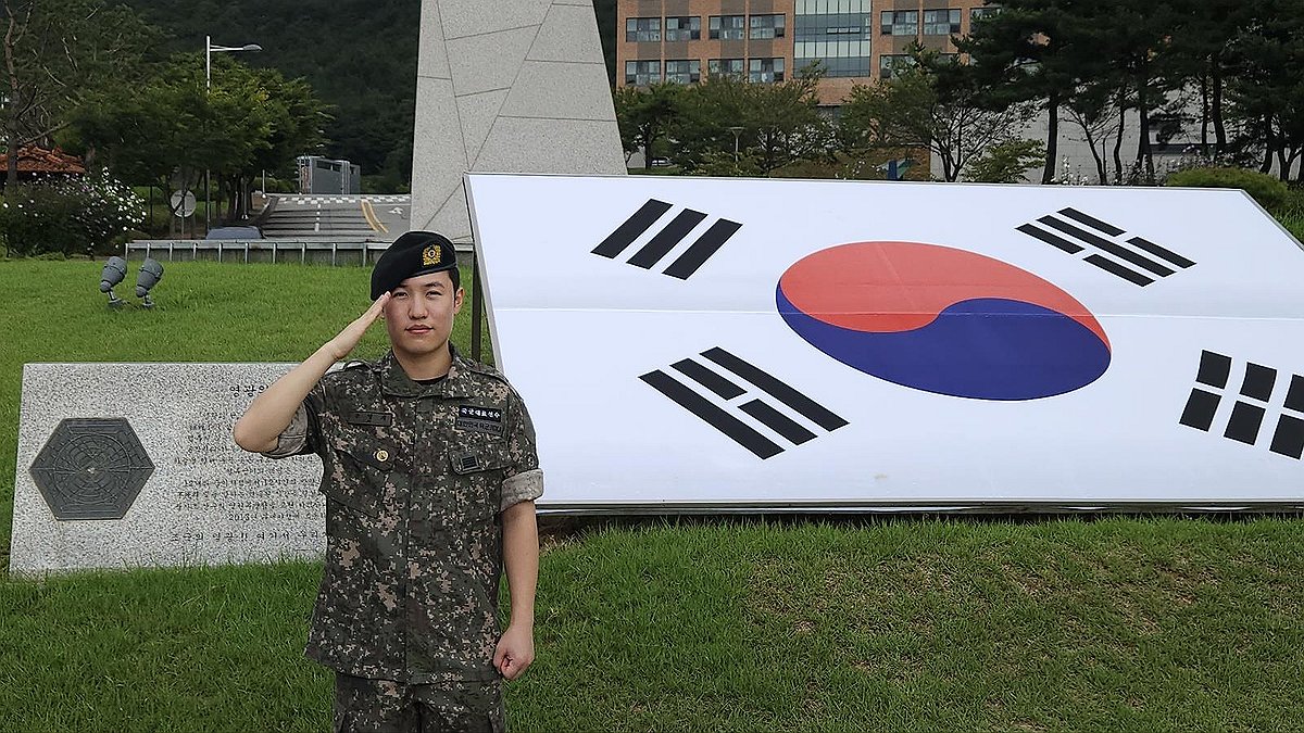 전역 신고하는 파리 올림픽 사격 은메달리스트 조영재