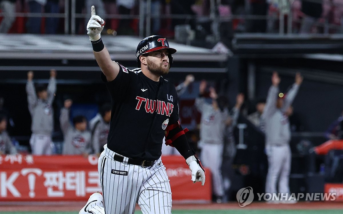 Austin Dean of the LG Twins celebrates after hitting a three-run home run against the KT Wiz during Game 3 of the first round in the Korea Baseball Organization postseason at KT Wiz Park in Suwon, Gyeonggi Province, on Oct. 8, 2024. (Yonhap)