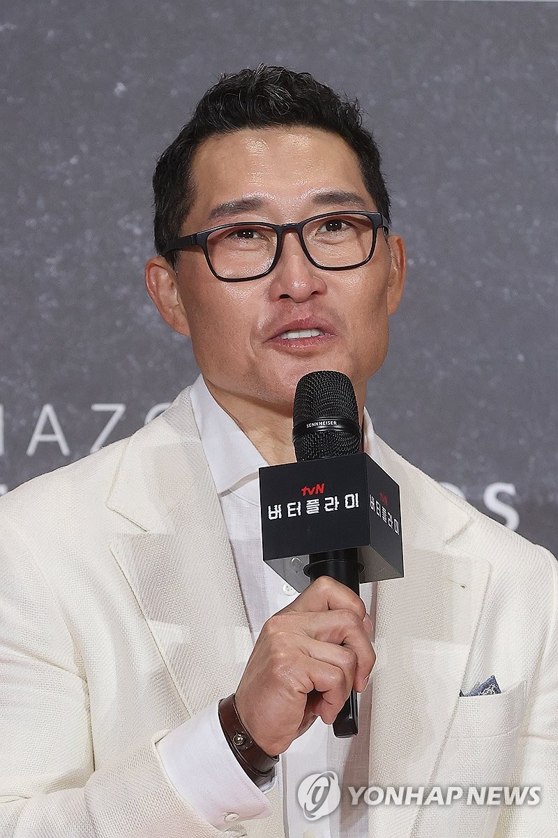 인사말하는 대니얼 대 킴