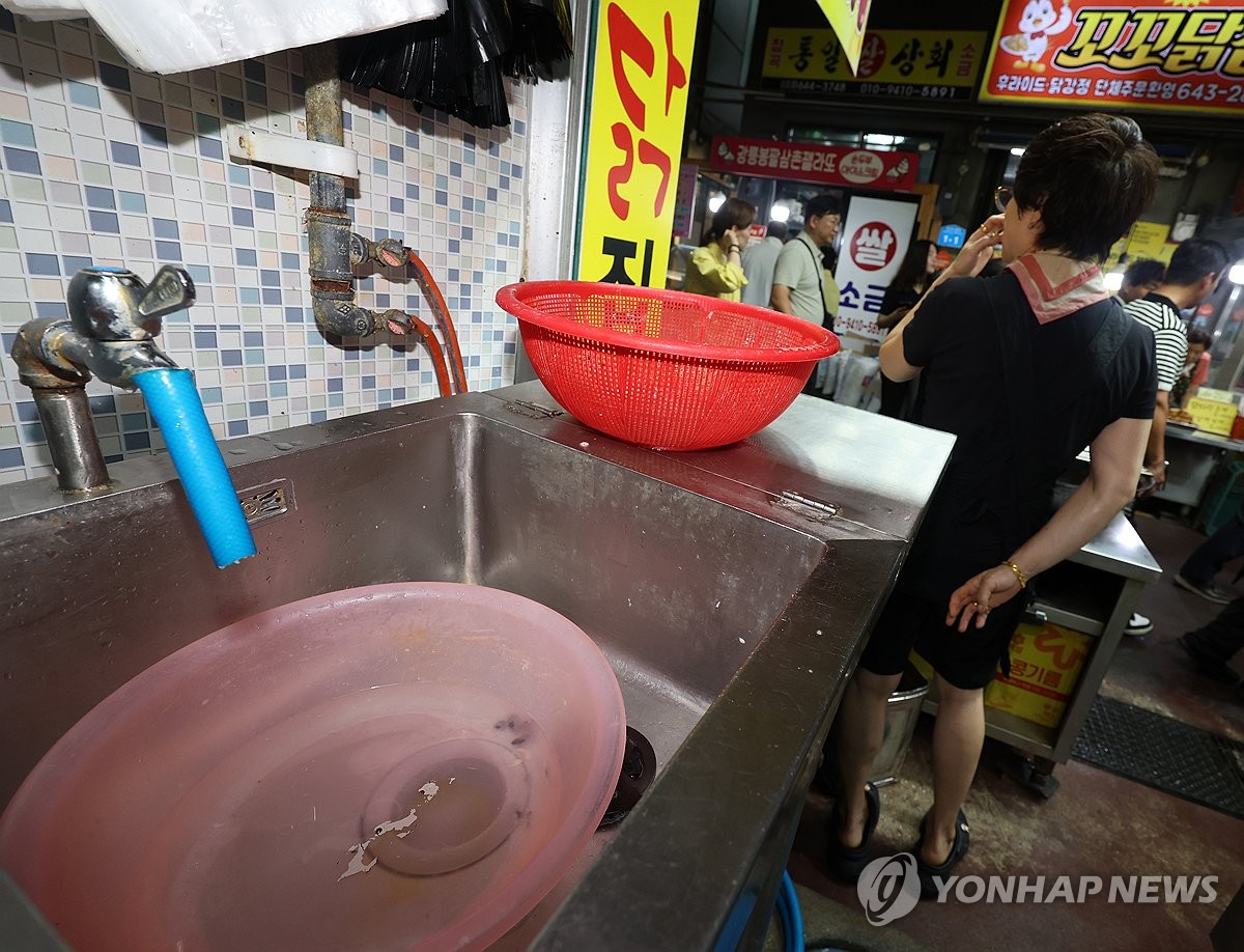 가뭄으로 영업 어려움 겪는 강릉 상인
