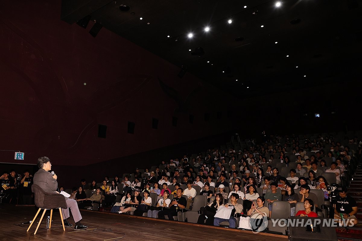 영화 '뜨거운 오후' 관객들 만난 손석희