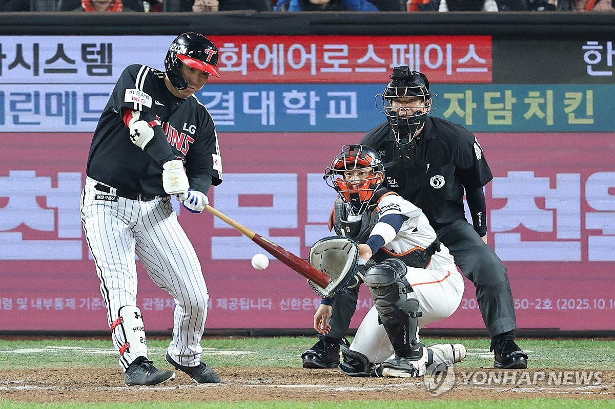 김현수, 회심의 역전 2타점 적시타