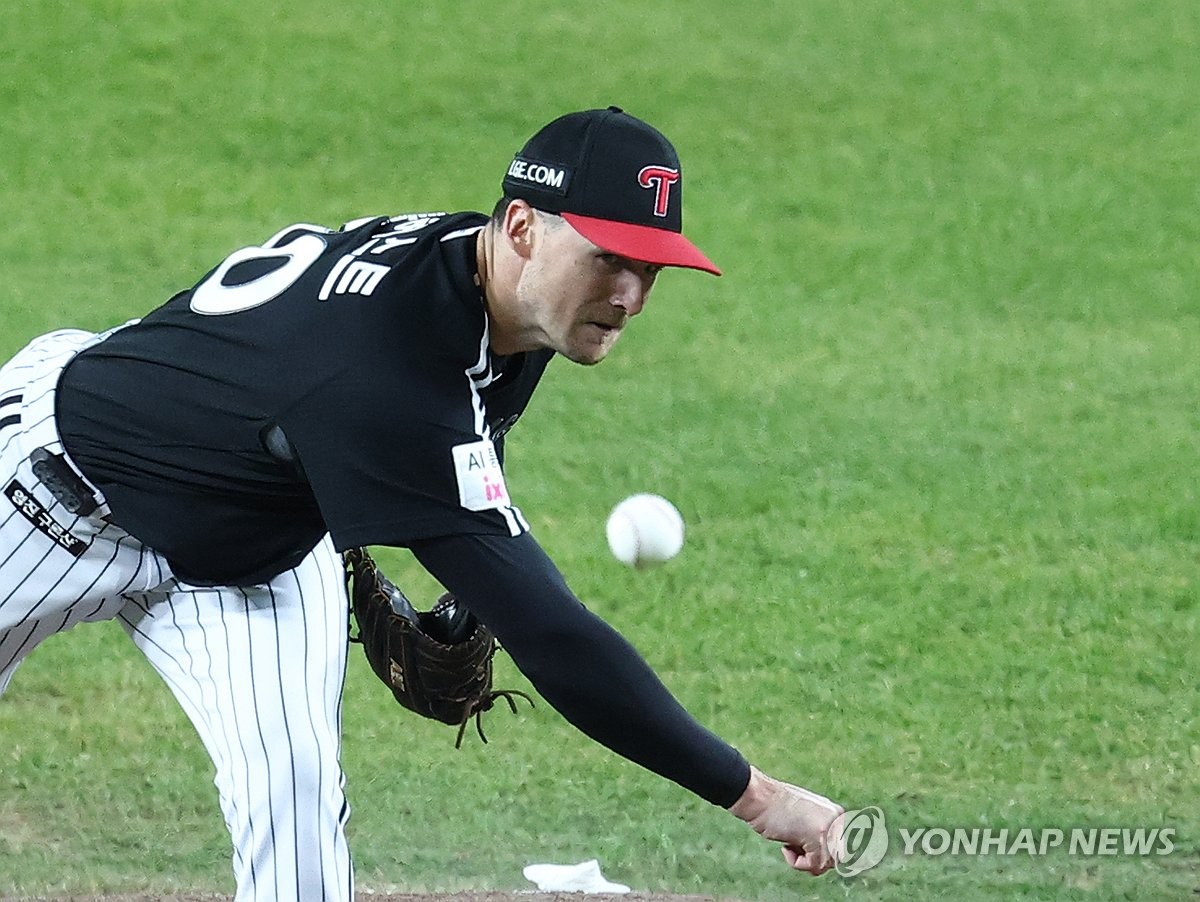 역투하는 LG 선발 톨허스트