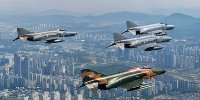 하늘의 도깨비 '팬텀' 고별 국토순례…'후배 전투기' KF-21 동행
