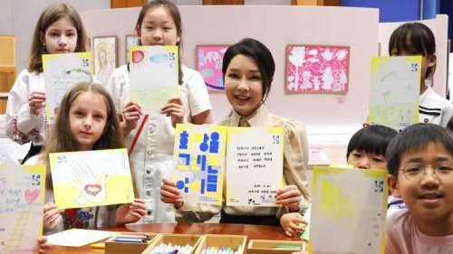 >김건희 여사, 우크라이나 아동미술 전시 참석