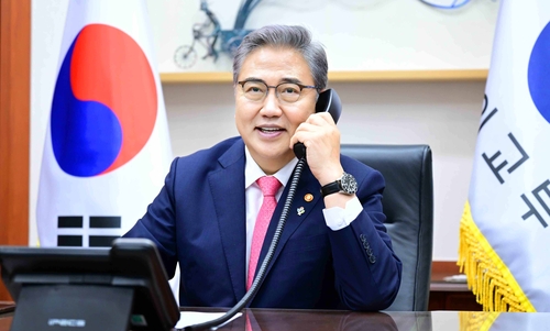 وزير الخارجية الكوري يجري مكالمة هاتفية مع نظيره الإماراتي - 1
