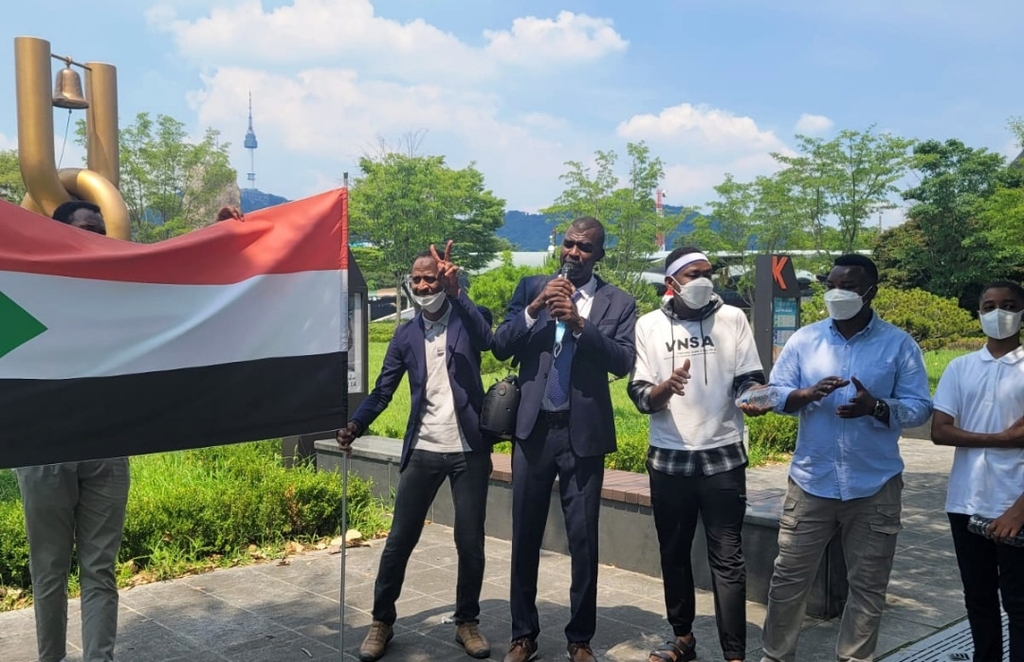 الوقفة الاحتجاجية للأبناء السودانيين في كوريا أمام المكتب الرئاسي - 3