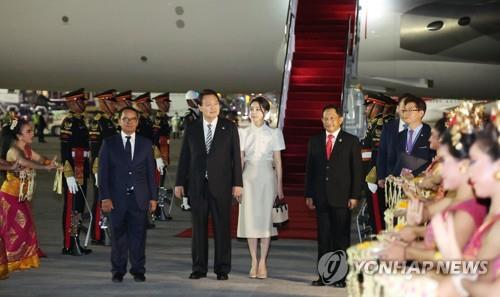 الرئيس يون يصل الى بالي لحضور قمة مجموعة العشرين