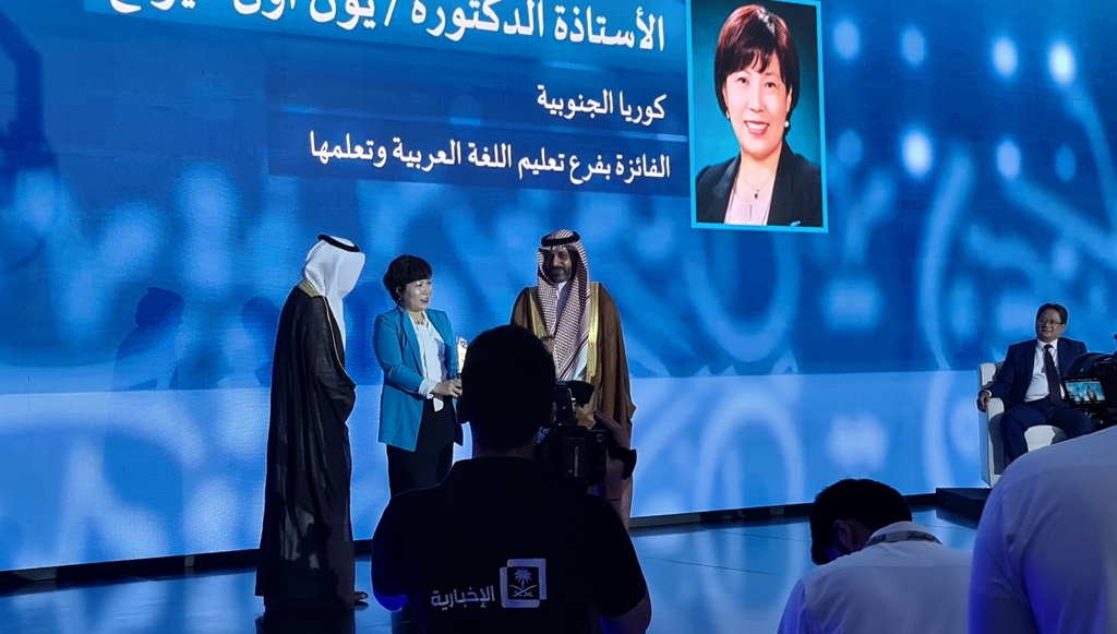 أستاذة جامعة هانكوك تفوز بجائزة مجمع الملك سلمان العالمي للغة العربية في دورته الأولى للعام 2022م - 2