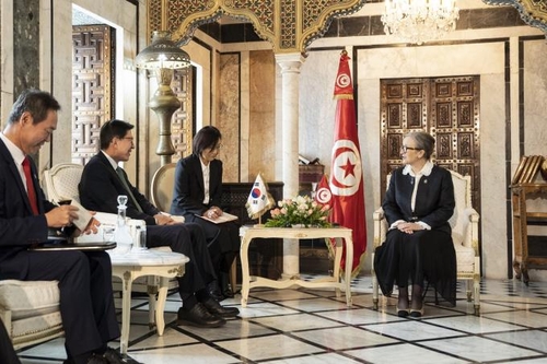 عمدة بوسان يلتقي كمعبوث رئاسي مع رئيسة الحكومة التنوسية في تونس