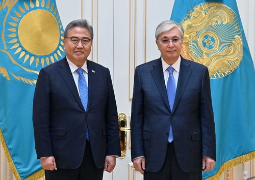 وزير الخارجية يلتقي برئيس كازاخستان لمناقشة سبل تعزيز التعاون الاقتصادي - 1