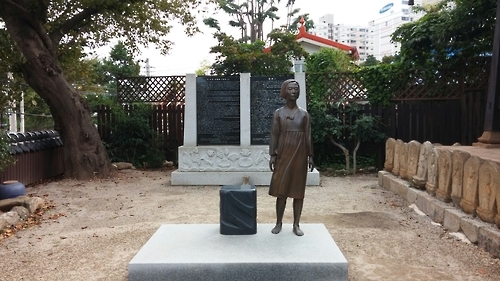 This photo, taken on Sept. 19, 2016, shows a statue of a girl symbolizing the Korean women who were forced into sexual slavery by Japanese troops during World War II. The statue stands on the Dongguk Temple's grounds in Gunsan. (Yonhap)