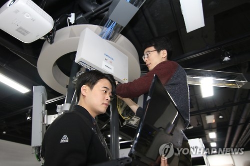KT Corp., a South Korean broadband Internet and mobile carrier, opens a 5G network center in PyeongChang on Nov. 18, 2016. KT will launch a trial service of the super-fast communication technology during the games. (Yonhap file photo)