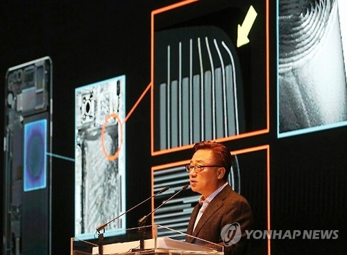 Koh Dong-jin, head of Samsung Electronics Co.'s smartphone division, speaks at a press conference on Jan. 23, 2017. (Yonhap) 
