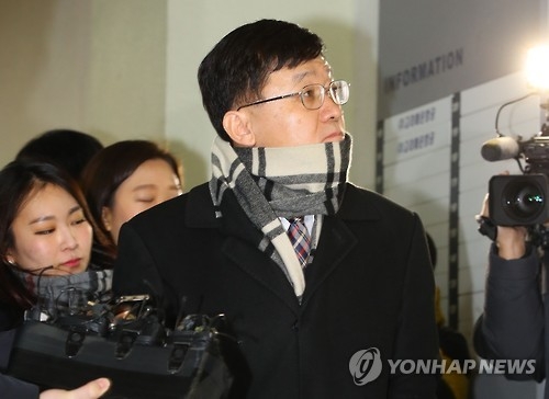 South Korea's Vice Trade Minister Jeong Marn-ki arrives at the special investigation team's office in southern Seoul to undergo questioning on Feb. 2, 2017. Jeong was called in over allegations a local doctor close to President Park Geun-hye's friend received undue business favors based on the confidante's ties to the president. (Yonhap)