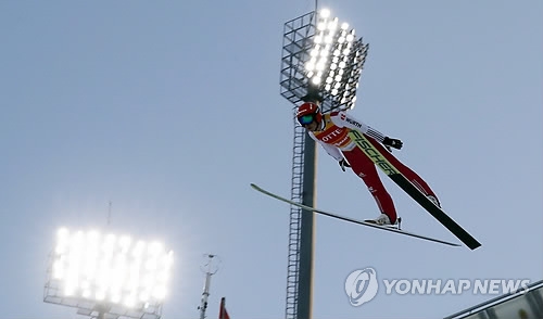 Reigning Olympic Nordic combined champion Eric Frenzel makes a jump at Alpensia Ski Jumping Centre during a practice session on Feb. 3, 2017, one day ahead of the Nordic Combined World Cup in PyeongChang, Gangwon Province. (Yonhap) 