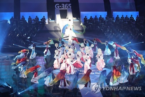 Dancers perform at Gangneung Hockey Centre in Gangneung, Gangwon Province, during the ceremony commemorating the one-year countdown to the 2018 PyeongChang Winter Olympics on Feb. 9, 2017. (Yonhap)