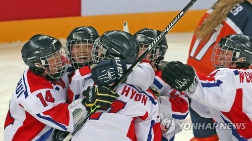 North Korean players celebrate their goal against the Netherlands at the International Ice Hockey Federation Women's World Championship Division II Group A at Kwandong Hockey Centre in Gangneung, Gangwon Province, on April 3, 2017. (Yonhap)