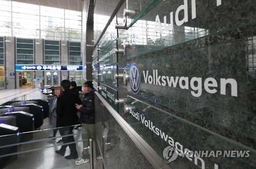 Volkswagen execs deny wrongdoing at first court hearing on emissions scandal