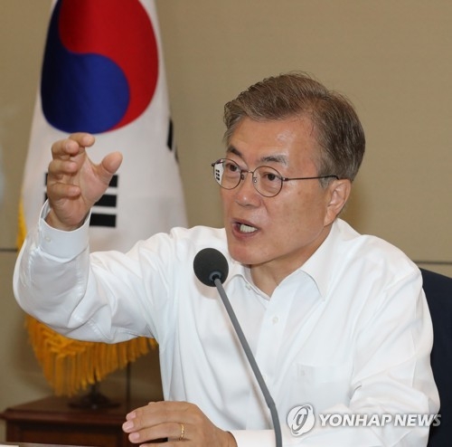 President Moon Jae-in speaks during a meeting with his senior secretaries at his office Cheong Wa Dae in Seoul on June 1, 2017. (Yonhap)
