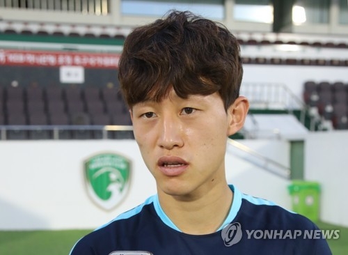 South Korean midfielder Lee Jae-sung speaks to reporters at Emirates Club Stadium in Ras Al Khaimah, the United Arab Emirates, on June 8, 2017. (Yonhap)