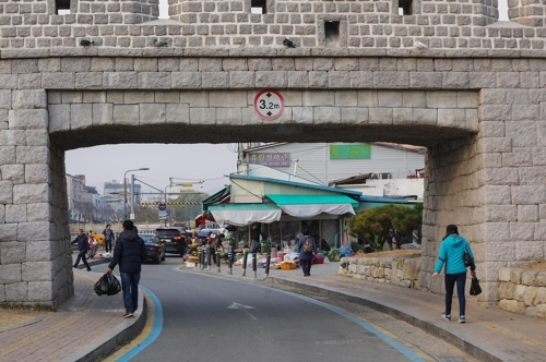 A file photo of the main gate of Hwaseong Fortress (Yonhap)