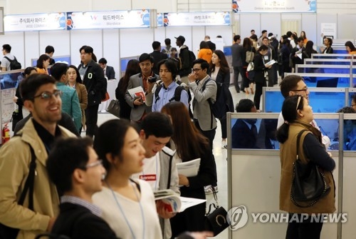 This file photo, taken April 28, 2017, shows job-seeking foreigners attending a recruitment exposition in Seoul. (Yonhap)