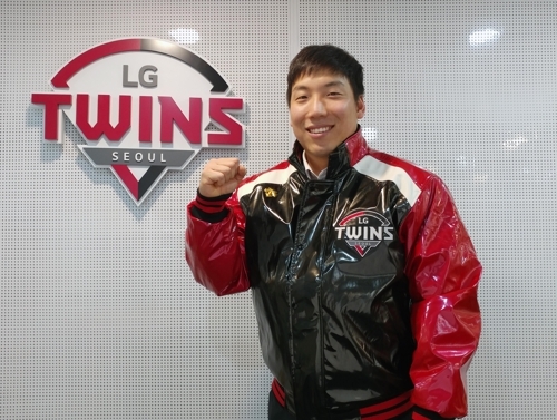 LG Twins retain free agent outfielder Kim Hyun-soo : r/KBO