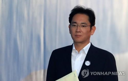 Lee Jae-yong, vice chairman of Samsung Electronics Co., enters the Seoul High Court in this file photo taken Nov. 29, 2017. (Yonhap)