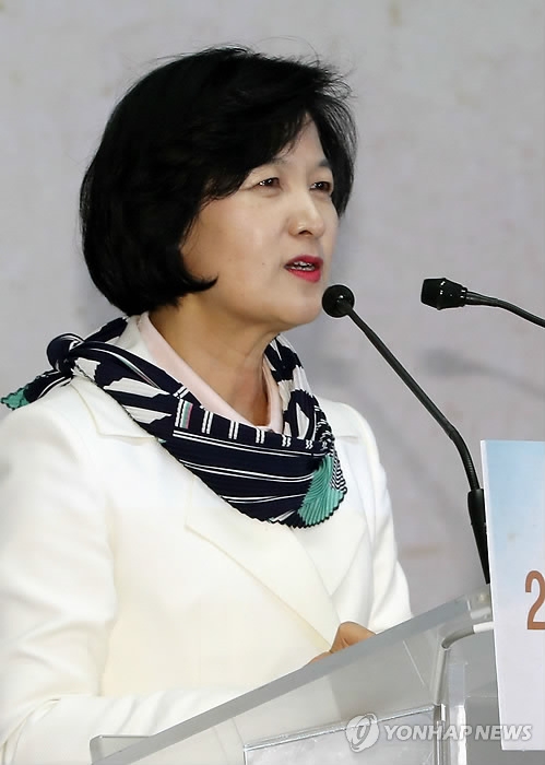 Choo Mi-ae, the leader of the ruling Democratic Party, speaks during New Year's greeting session with business leaders in Seoul on Jan. 3, 2018. (Yonhap)
