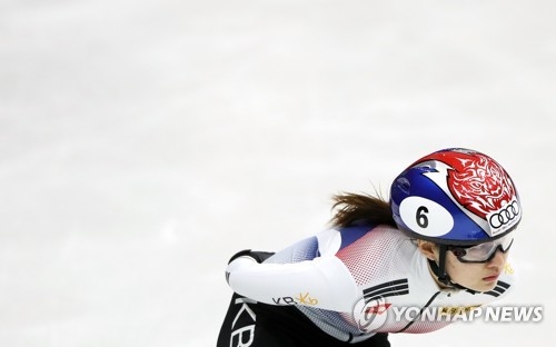 In this file photo taken Nov. 17, 2017, South Korean short track speed skater Choi Min-jeong competes in the women's 1,000-meter heats at the International Skating Union (ISU) World Cup Short Track Speed Skating at Mokdong Ice Rink in Seoul. (Yonhap)