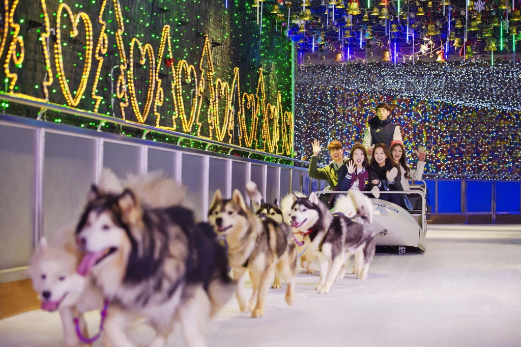 This photo, provided by One Mount, shows a group of people riding a dog sled at an indoor snow theme park in Goyang, just north of Seoul. (Yonhap) 