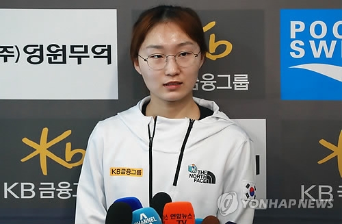 South Korean short track speed skater Choi Min-jeong speaks at a press conference in Jincheon on Jan. 10, 2018. (Yonhap)