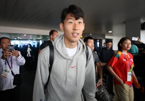 South Korean football star Son Heung-min arrives at Husein Sastranegara International Airport in Bandung, Indonesia, on Aug. 13, 2018, to compete at the Asian Games. (Yonhap)