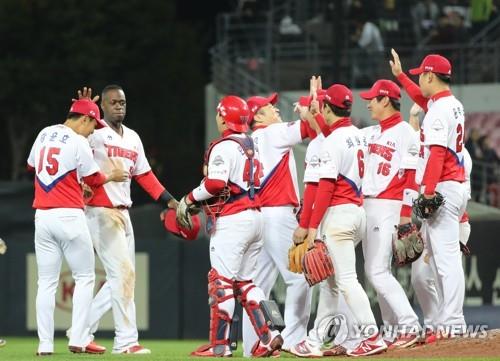 LG Twins claim 'wild card' in 13 innings as KBO postseason starts