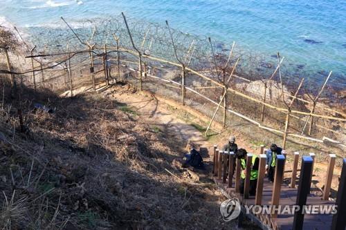 (LEAD) UNC approves opening of DMZ for hiking trail on east coast