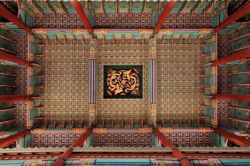 This image of Geunjeongjeon's ceiling was provided by the Cultural Heritage Administration. (PHOTO NOT FOR SALE) (Yonhap)