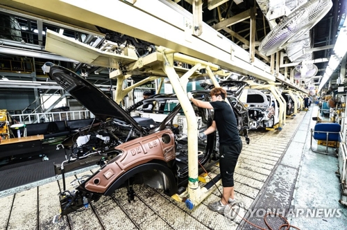 (3rd LD) Hyundai, Kia suspend some production lines amid coronavirus-triggered crunch