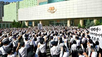 This photo captured from North Korea's Rodong Sinmun on June 6, 2020, shows students at Kimchaek University of Technology criticizing North Korean defectors. In a June 4 statement, Kim Yo-jong, the North Korean leader's powerful sister and first vice department director of the Central Committee of the Workers' Party of Korea, threatened to scrap a military tension reduction agreement with South Korea and completely shut down other major cross-border exchanges unless Seoul takes action against anti-Pyongyang leaflets sent into the communist nation. (For Use Only in the Republic of Korea. No Redistribution) (Yonhap)