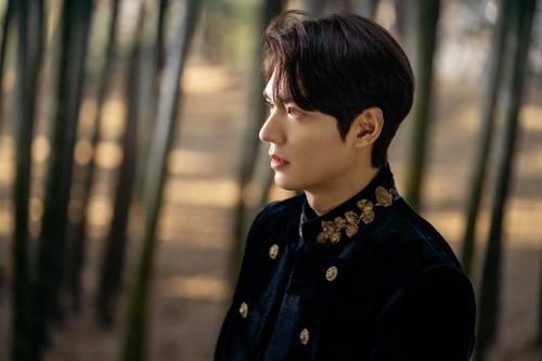 The King: Eternal Monarch' Episodes 1-2 Fashion: Lee Min-Ho As Lee Gon