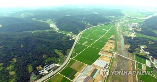 This photo provided by Uiseong County, North Gyeongsang Province, on Jun. 22, 2020, shows a candidate site for a new airport to replace a military airport in the nearby city of Daegu. (PHOTO NOT FOR SALE) (Yonhap)