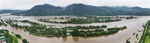 Jara Island in Gapyeong, Gyeonggi Province, is submerged in water following heavy rain in this photo provided by Gapyeong country office on Aug. 6, 2020. (PHOTO NOT FOR SALE)