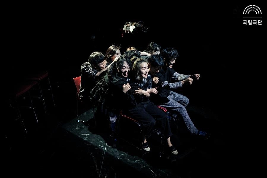A scene from "Fireworks" by the National Theater Company of Korea (PHOTO NOT FOR SALE) (Yonhap)