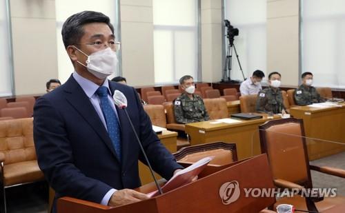 Defense Minister Suh Wook gives a briefing to an emergency session of the National Assembly's National Defense Committee on Sept. 24, 2020. (Yonhap)