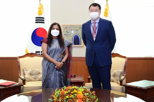 First Vice Foreign Minister Choi Jong-kun (R) stands with Indian Ambassador to South Korea Sripriya Ranganathan at the foreign ministry in Seoul, in this photo provided by the ministry on Oct. 12, 2020. (PHOTO NOT FOR SALE) (Yonhap) 
