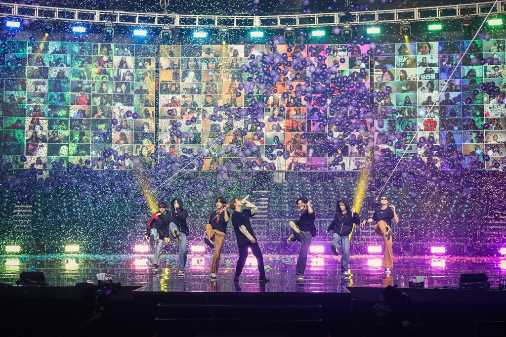 This photo, provided by Big Hit Entertainment, shows BTS performing during its online concert held on Oct. 10-11, 2020. (PHOTO NOT FOR SALE)(Yonhap)