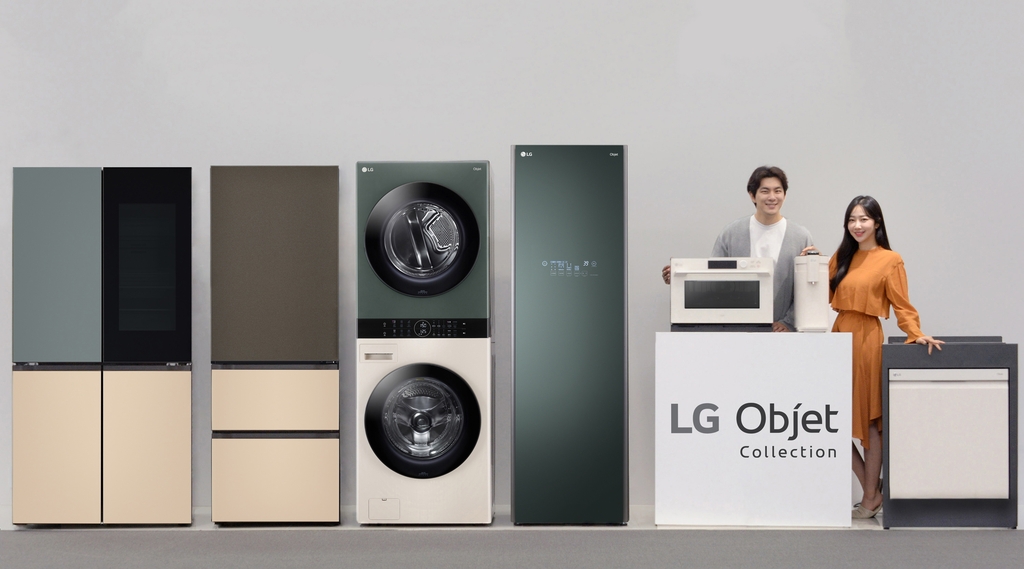 This photo provided by LG Electronics Inc. on Oct. 22, 2020, shows products under the company's new home appliance brand, the LG Objet Collection, which highlights customization features. (PHOTO NOT FOR SALE) (Yonhap)