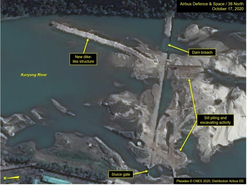 This satellite image, taken by Airbus Defence & Space on Oct. 17, 2020, and published by 38 North on Oct. 22, shows repair work at a reservoir overflow dam used to maintain a constant source of water for the cooling systems of North Korea's nuclear reactors in Yongbyon. (PHOTO NOT FOR SALE) (Yonhap)